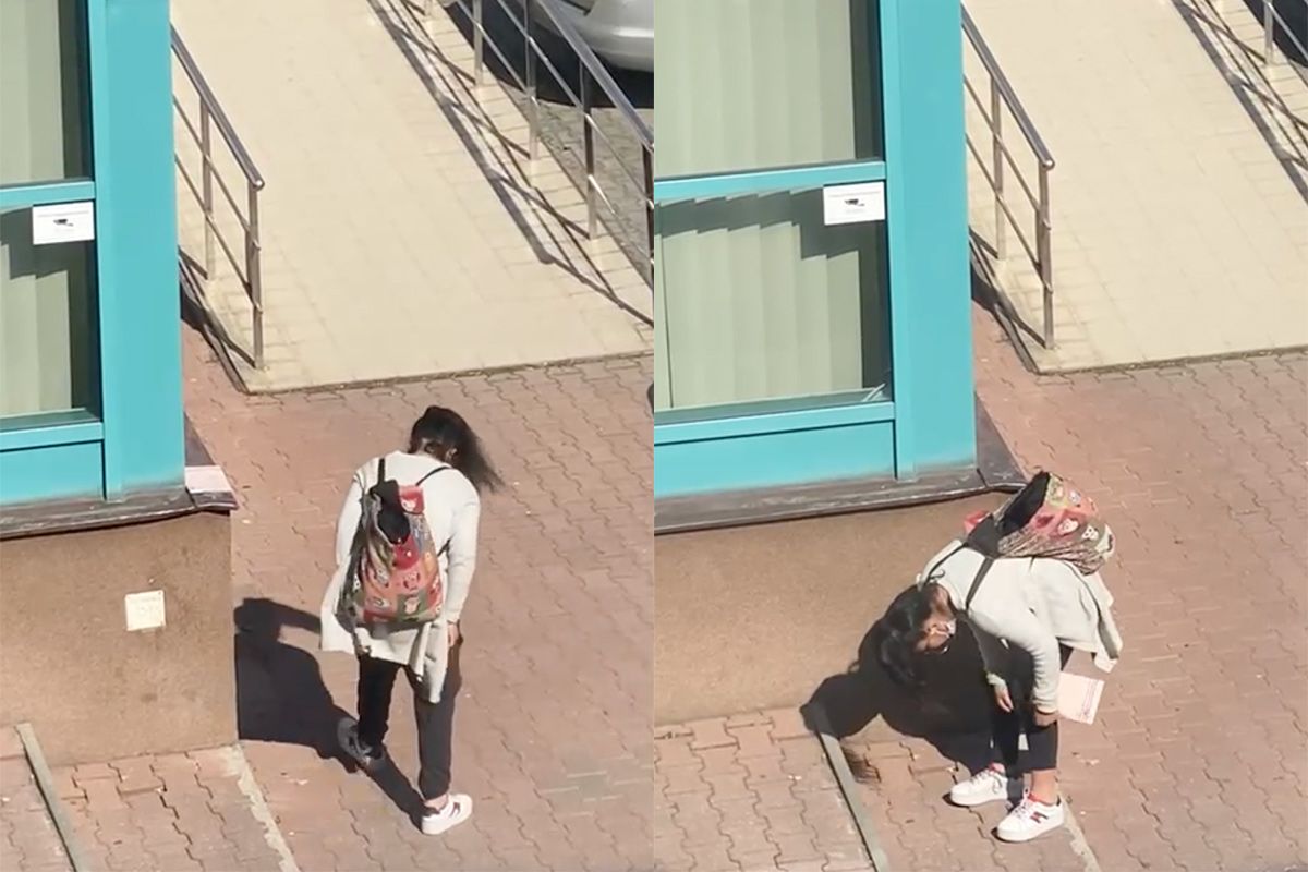 Snel bel je voetbalelftal, want dame heeft verschrikkelijke jeuk