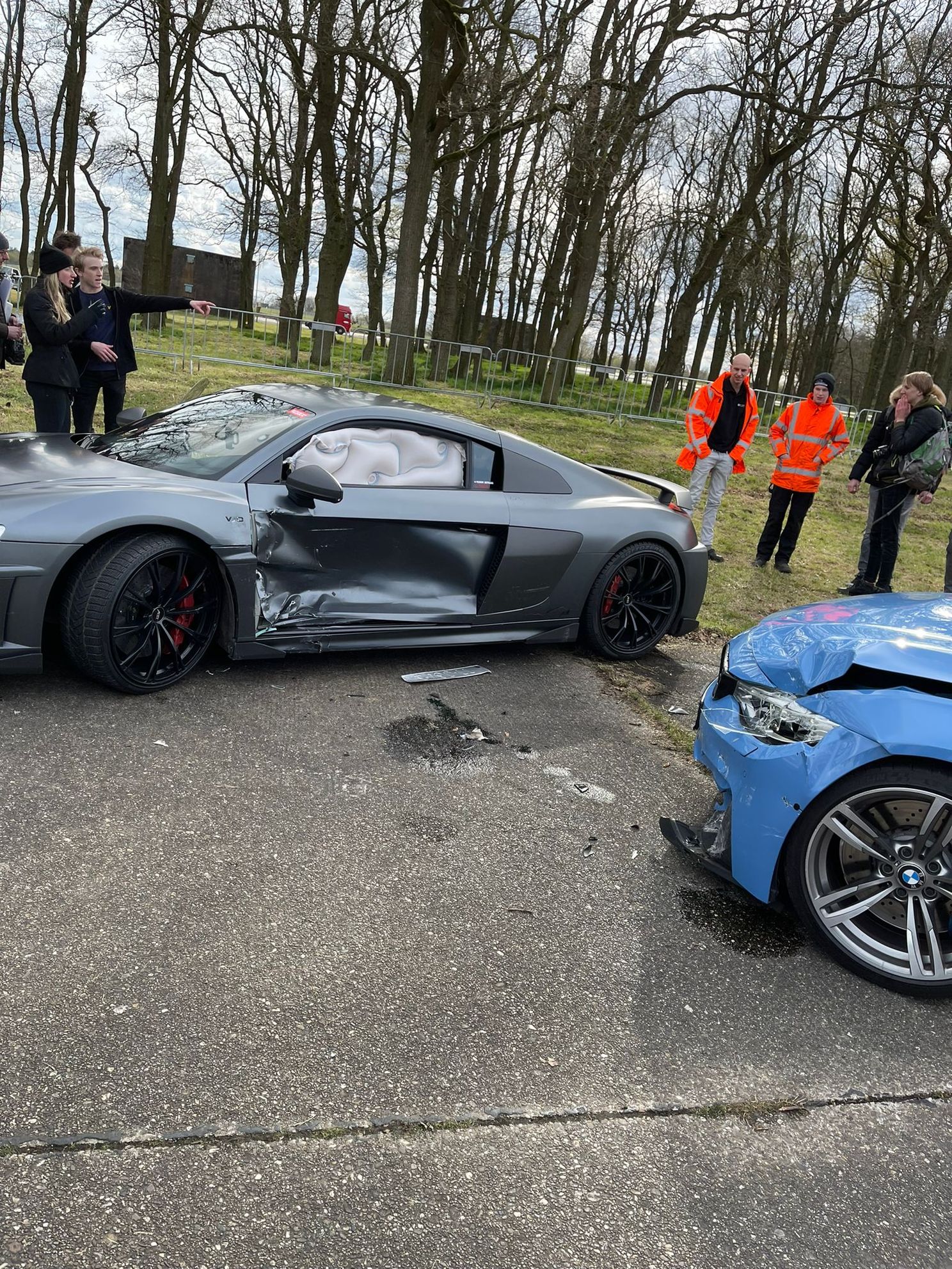 BMW heeft zijdeur geramd van Audi R8 V10+ ABT tijdens Spring Event 2022