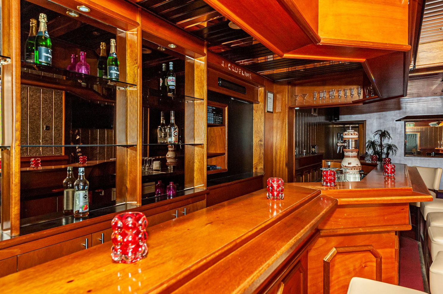 Shut Up and Take My Money: In Loon op Zand staat huis met cafe te koop