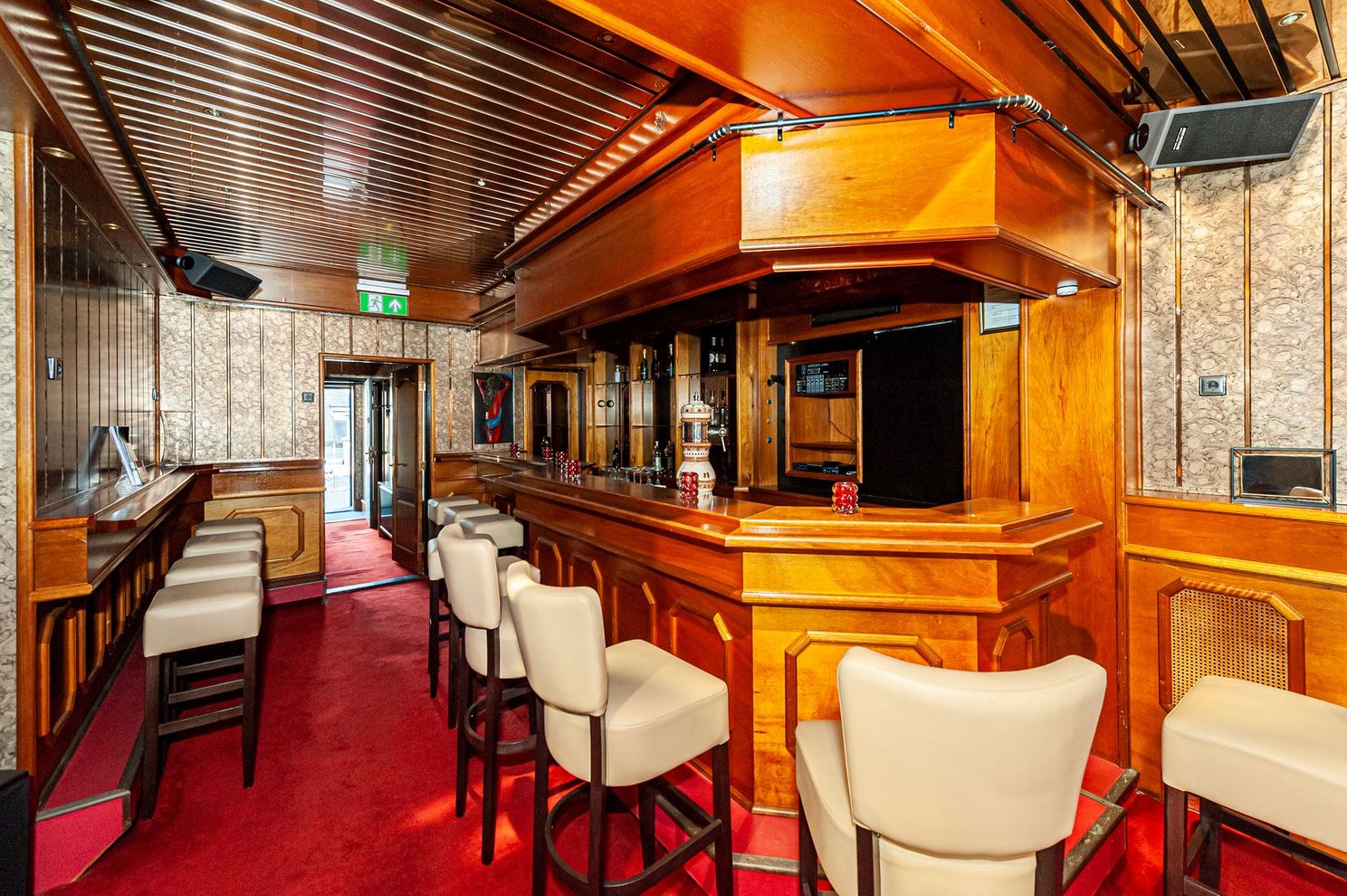 Shut Up and Take My Money: In Loon op Zand staat huis met cafe te koop