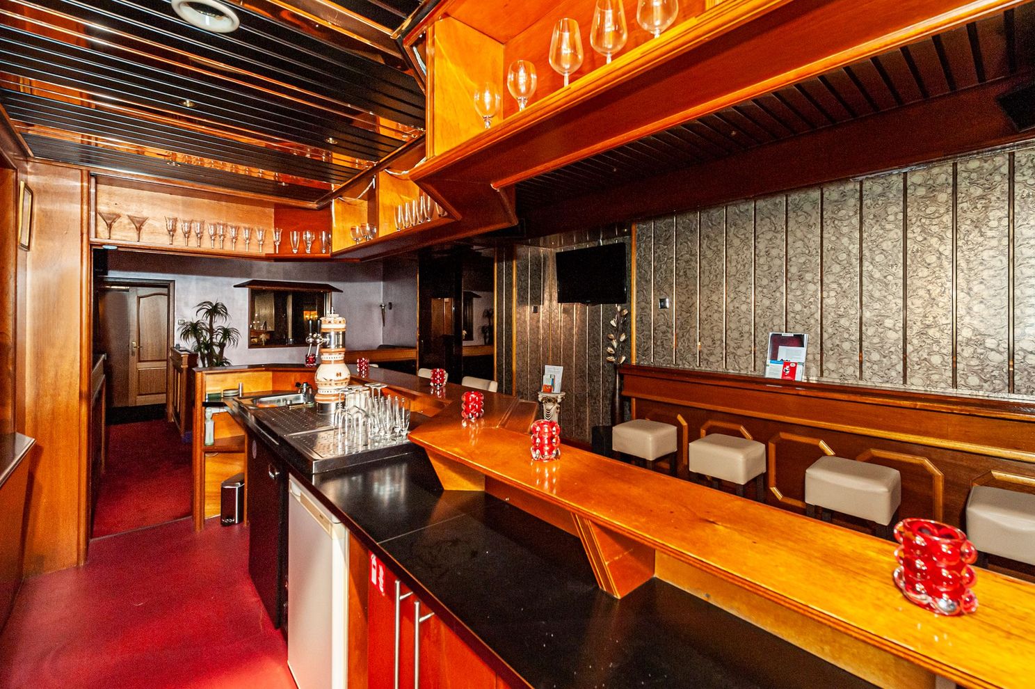 Shut Up and Take My Money: In Loon op Zand staat huis met cafe te koop