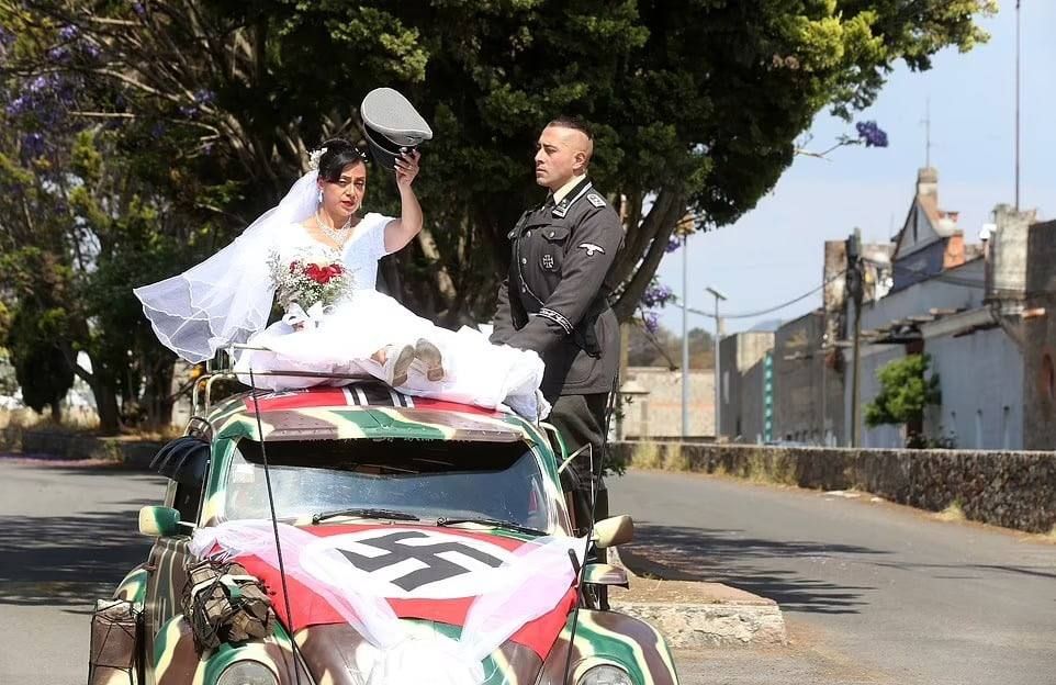 Mexicaans koppel trouwde geheel in Nazi stijl