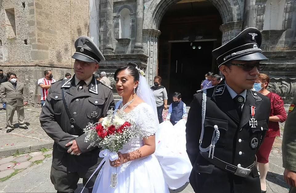 Mexicaans koppel trouwde geheel in Nazi stijl