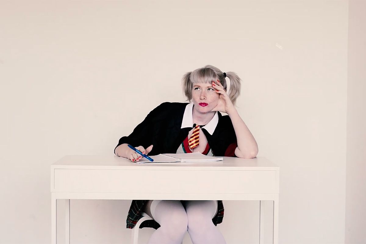 Internet kan uit: IrisQueen maakt remake van 'Baby one more Time'