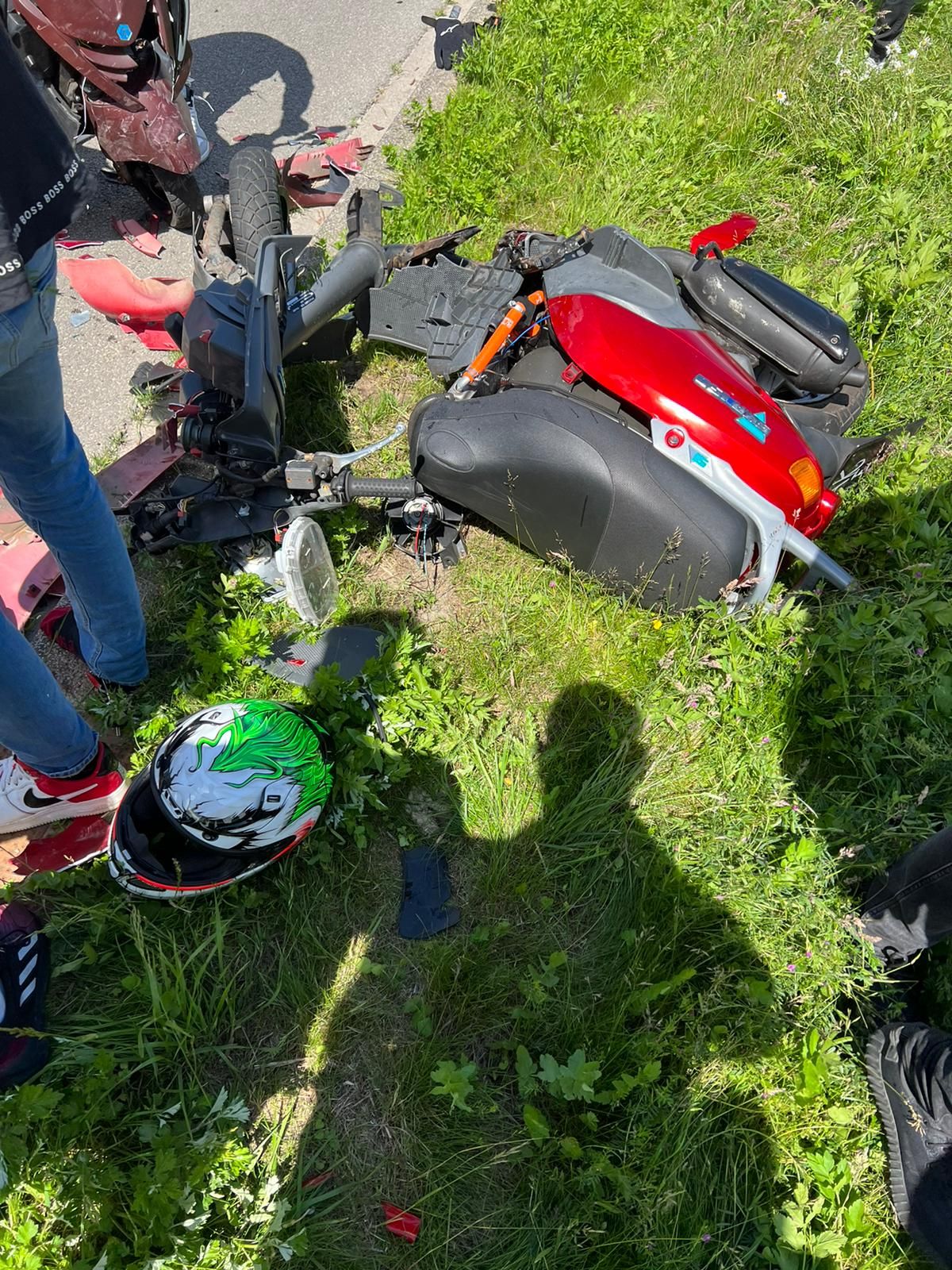 Video ongeluk van motorrijder tijdens stunten in Julianahaven in Dordrecht