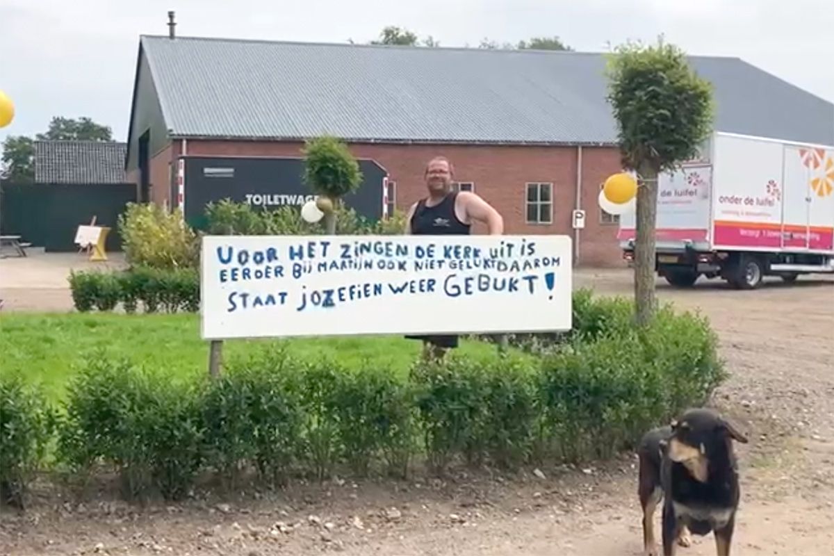 Martijn en Jozefien zijn getrouwd en heel de buurt mag zien hoe de bruid bukt