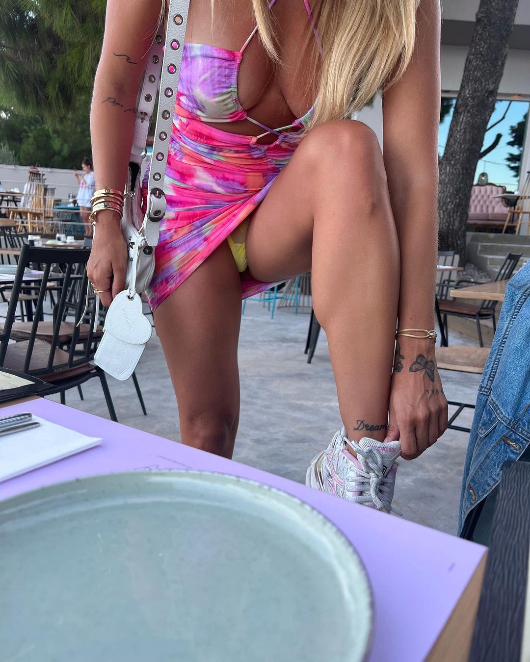 Gaby Blaaser is op vakantie in Griekenland en iedereen mag het weten