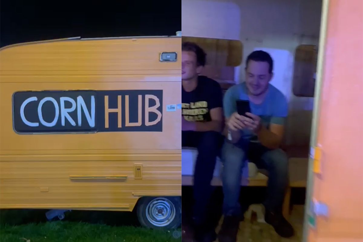 Even op het plaatje klikken om de tikkie gewaagde beelden te bekijken uit de CornHub.