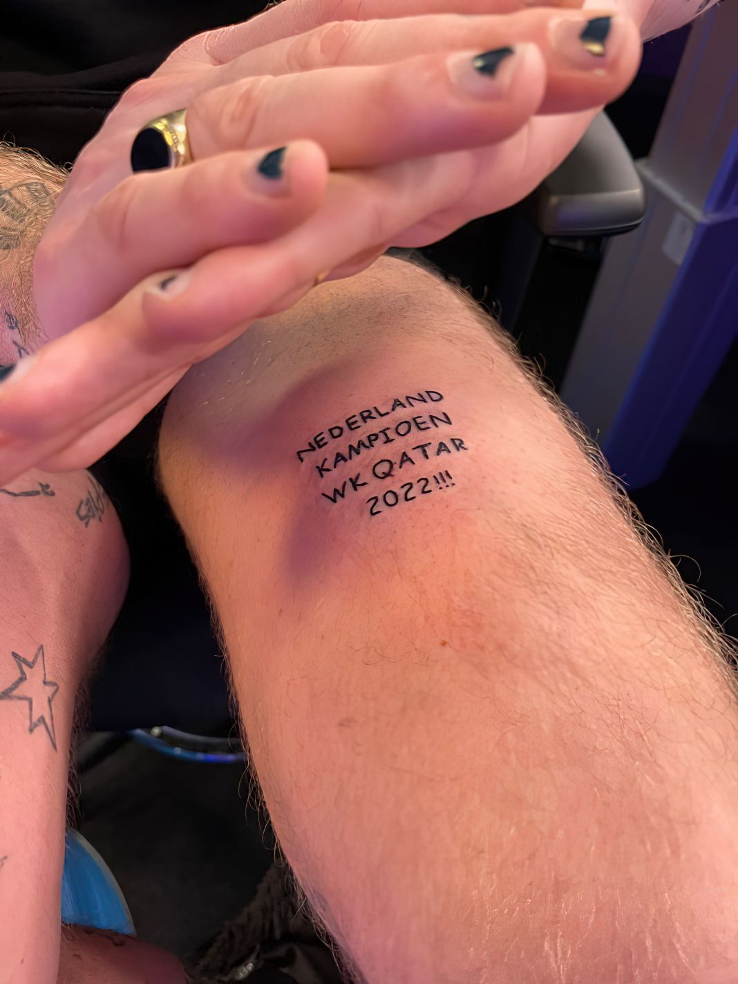 LOL! Stefan van StukTV heeft "Nederland Kampioen Qatar 2022" tattoo