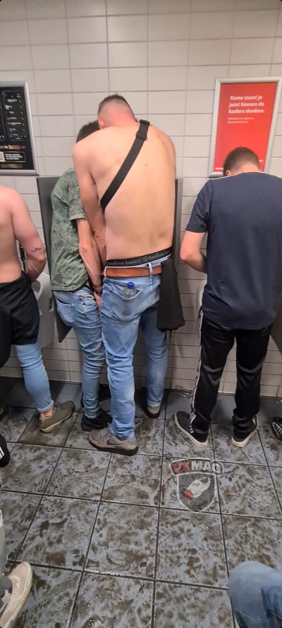 Echte liefde op Thunderdome is: Echt samen plassen...