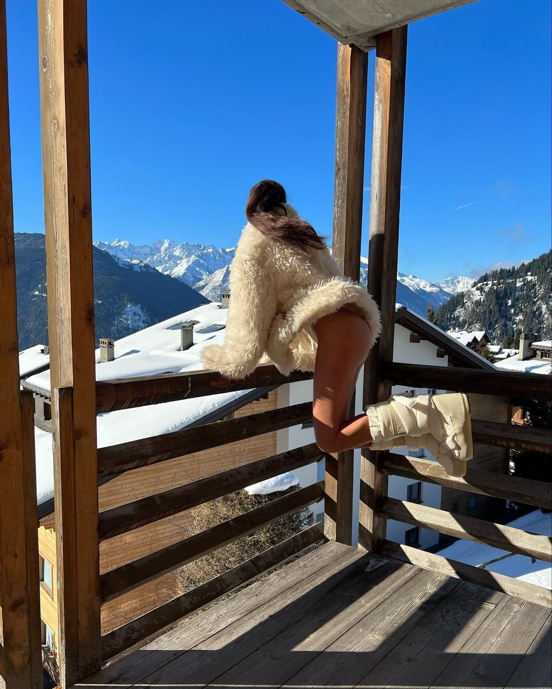 Jaimie Vaes laat nog even foto's zonder broek zien voordat Lil Kleine zijn verhaal dropt