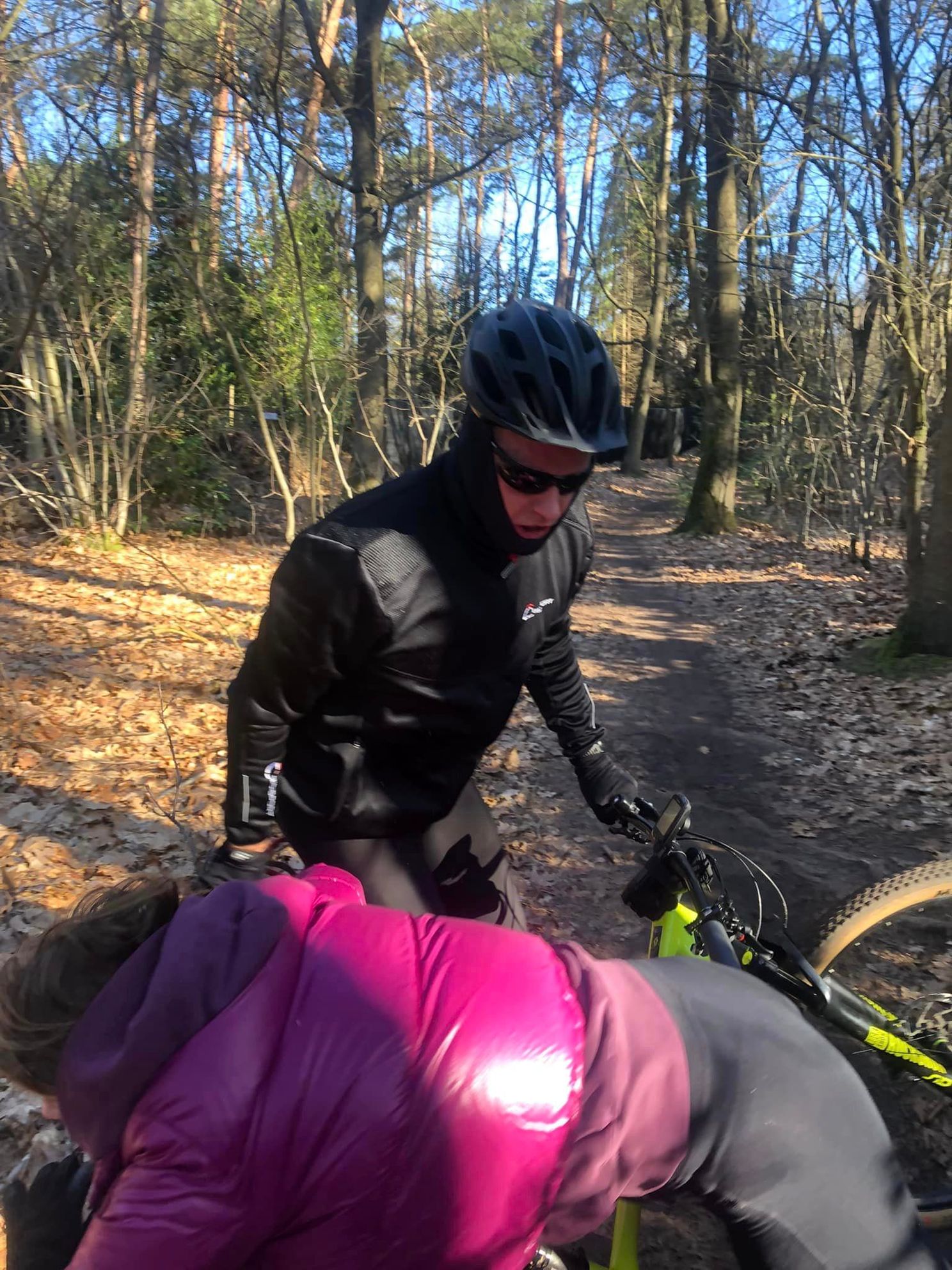 Mountainbiker geeft meisje een kaakslag op bospad in Waalre