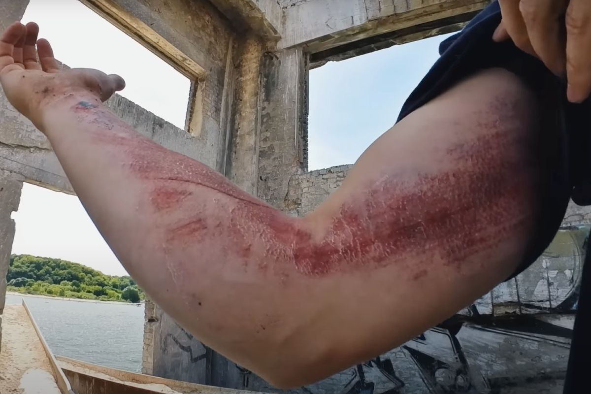 Door het oog van de naald kruipen op Torpedo Island