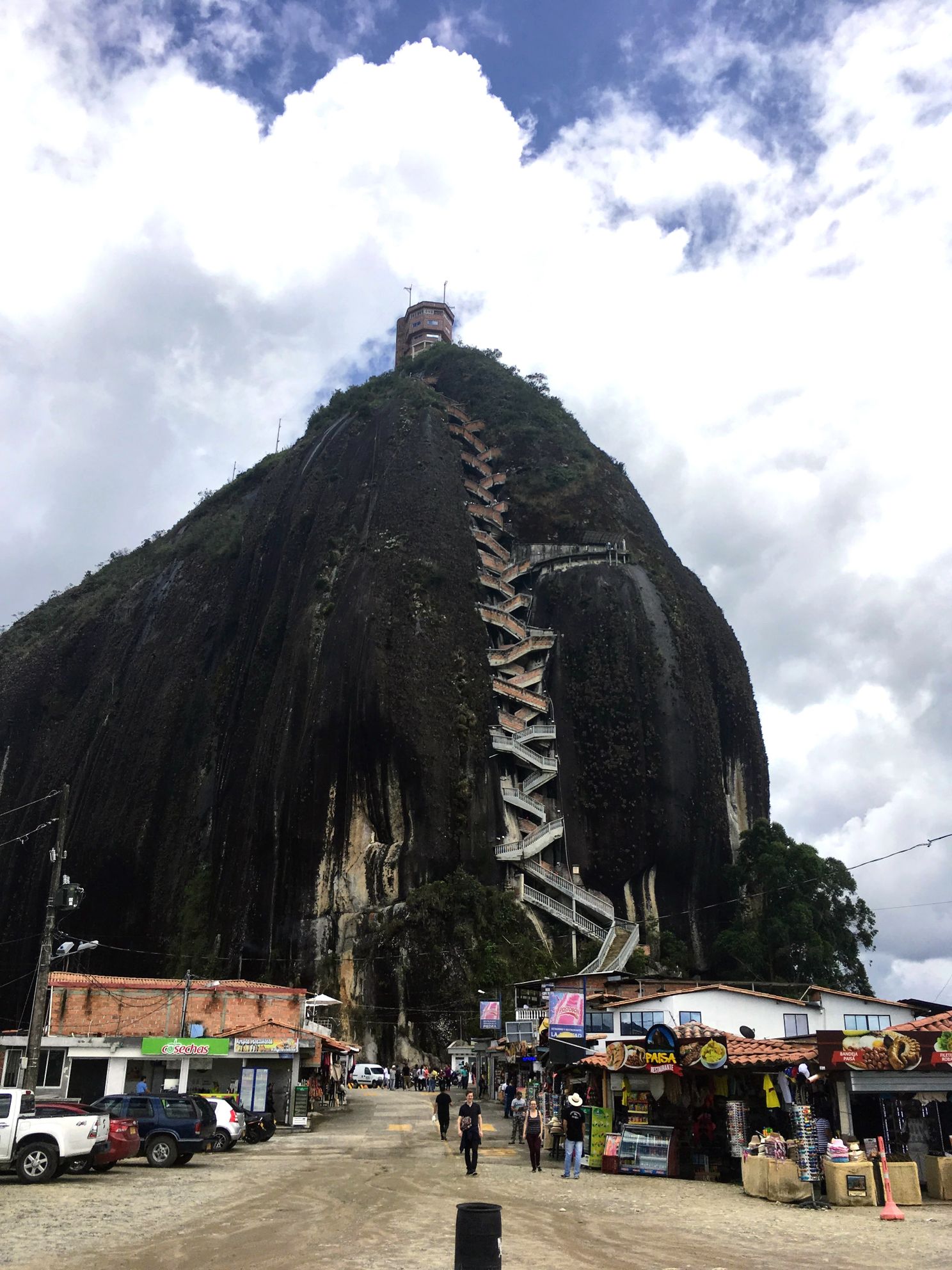 17 gewonden bij Colombiaanse toeristische trekpleister El Peñol