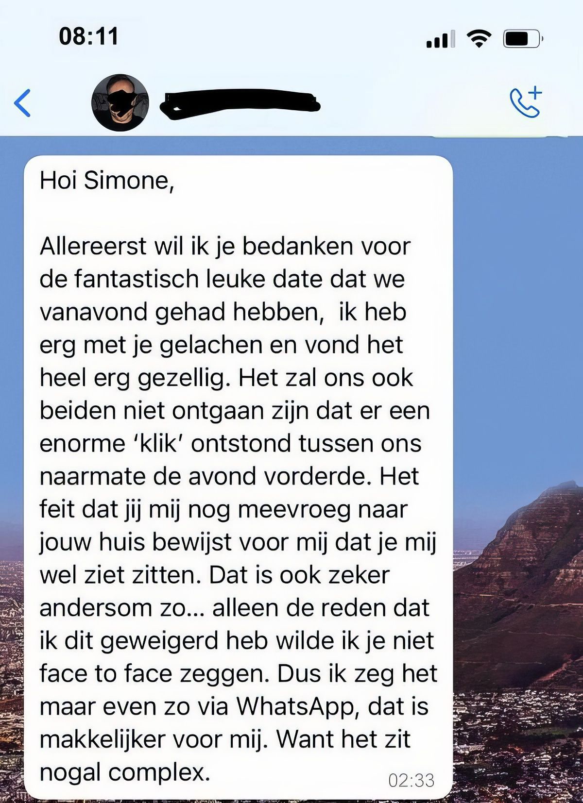 Vrouw heeft geslaagde Tinder-date gehad, maar krijgt midden in de nacht vreemde berichten