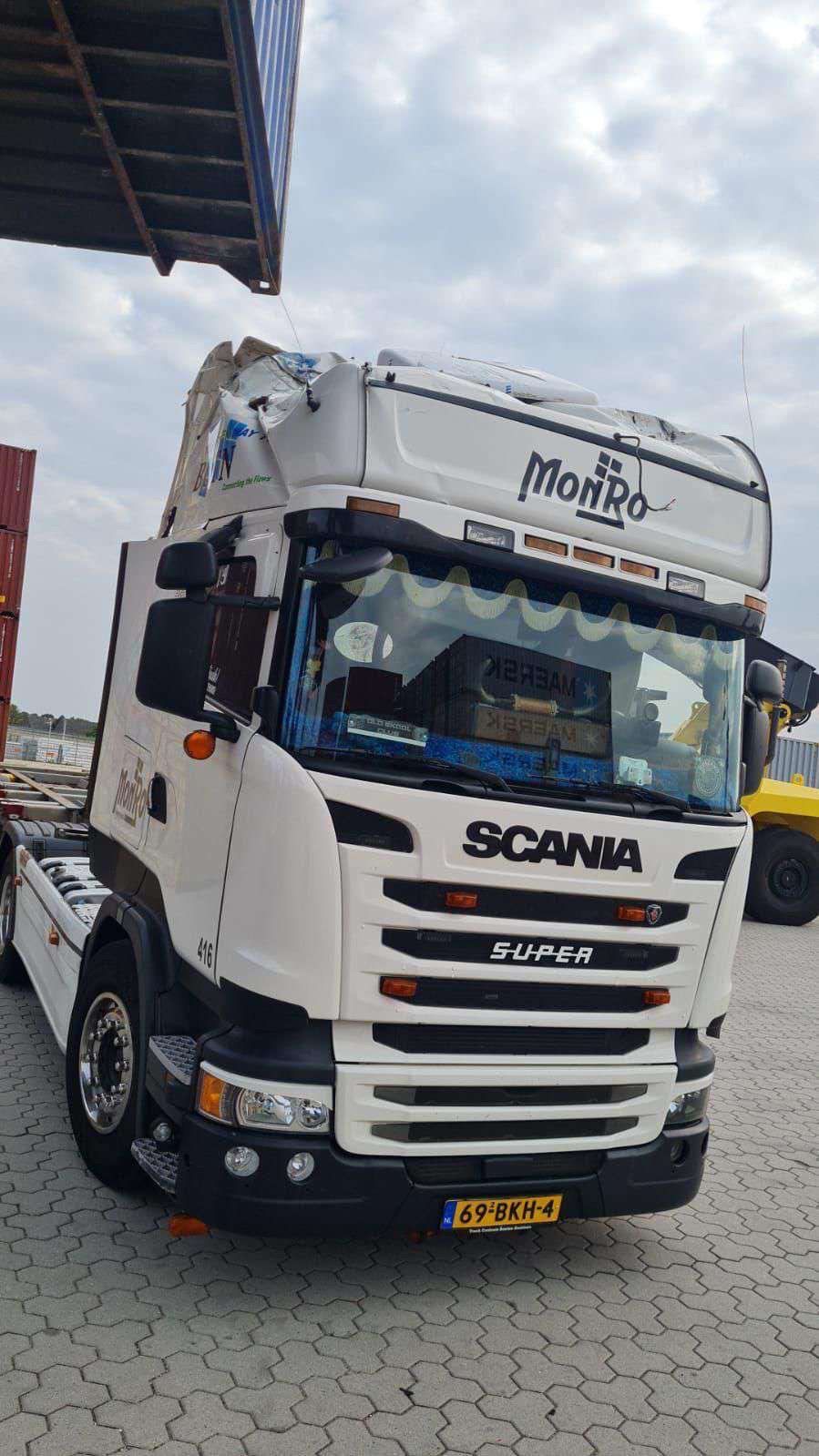 Klein pechgevalletje met een vrachtwagen in Haven Rotterdam