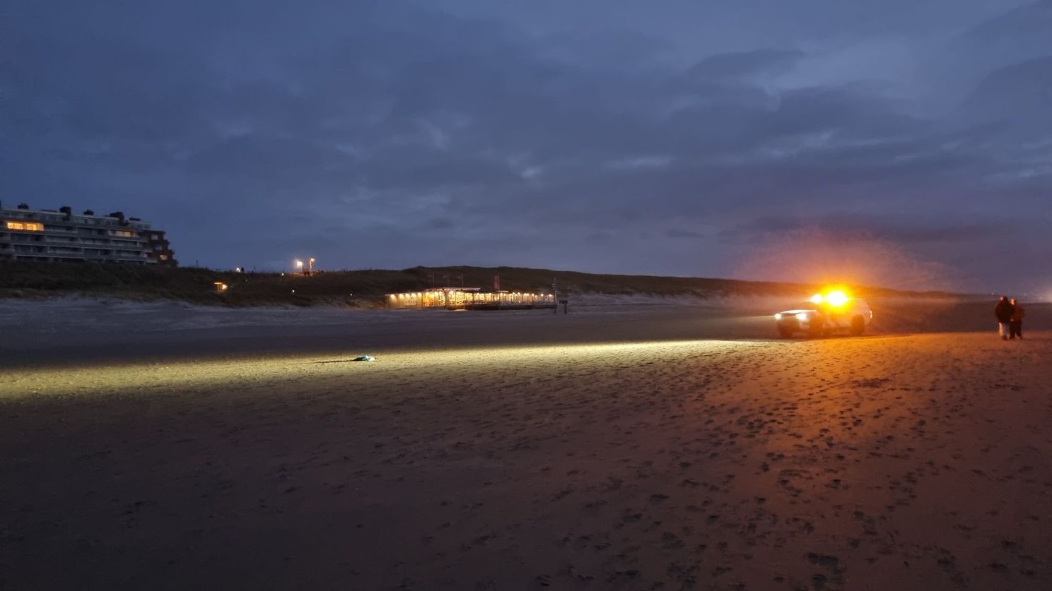 Vermoedelijk pakketten cocaïne gevonden op het strand van Egmond aan Zee