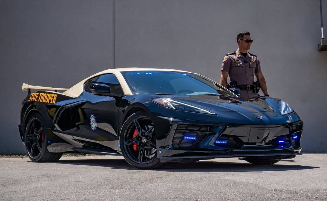 Florida Highway Patrol rijdt nu in een Corvette C8 afgepakt van een drugshandelaar