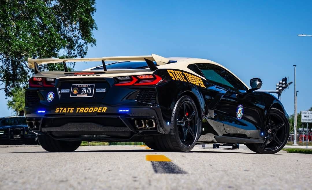 Florida Highway Patrol rijdt nu in een Corvette C8 afgepakt van een drugshandelaar