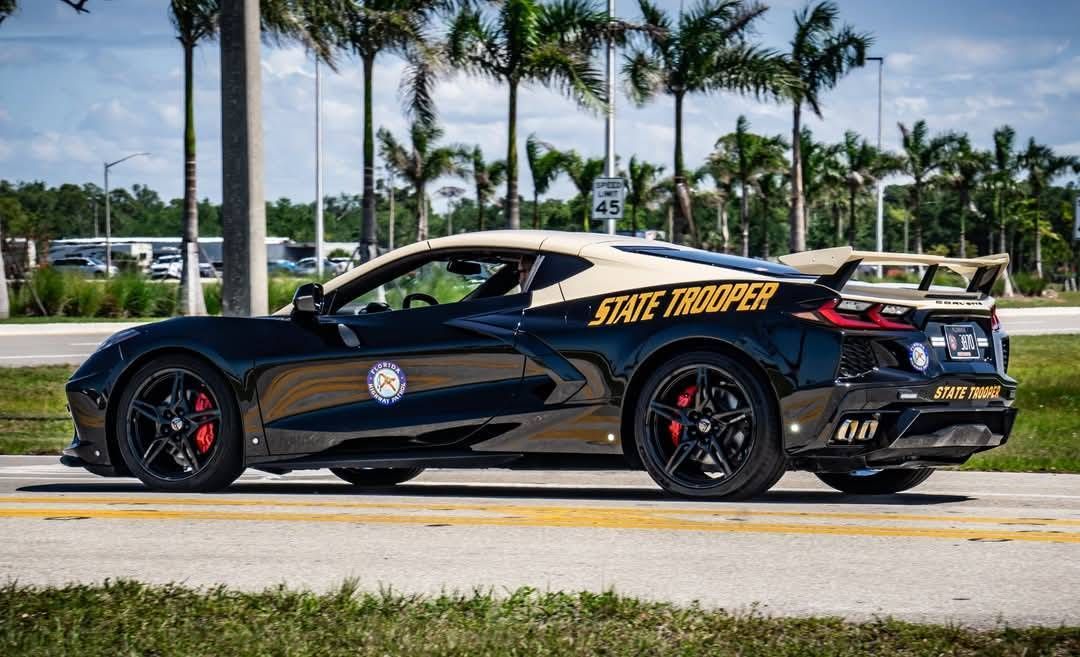 Florida Highway Patrol rijdt nu in een Corvette C8 afgepakt van een drugshandelaar