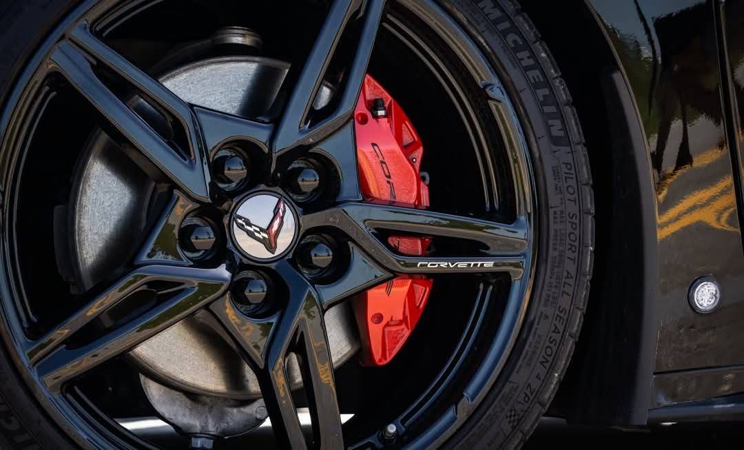 Florida Highway Patrol rijdt nu in een Corvette C8 afgepakt van een drugshandelaar