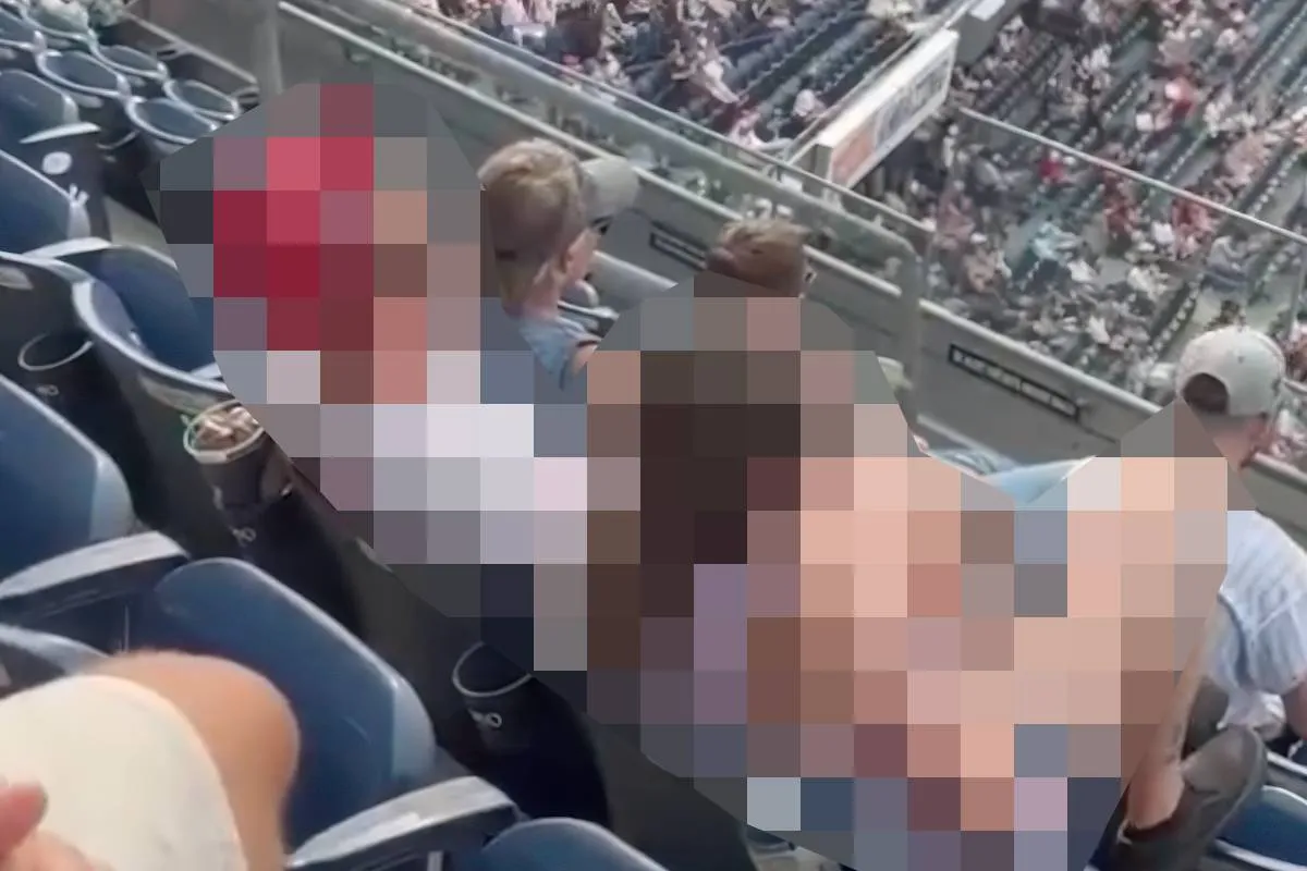 thumb_vk_Graag_niet_storen_Vrouw_heeft_het_druk_tijdens_honkbal_wedstrijd