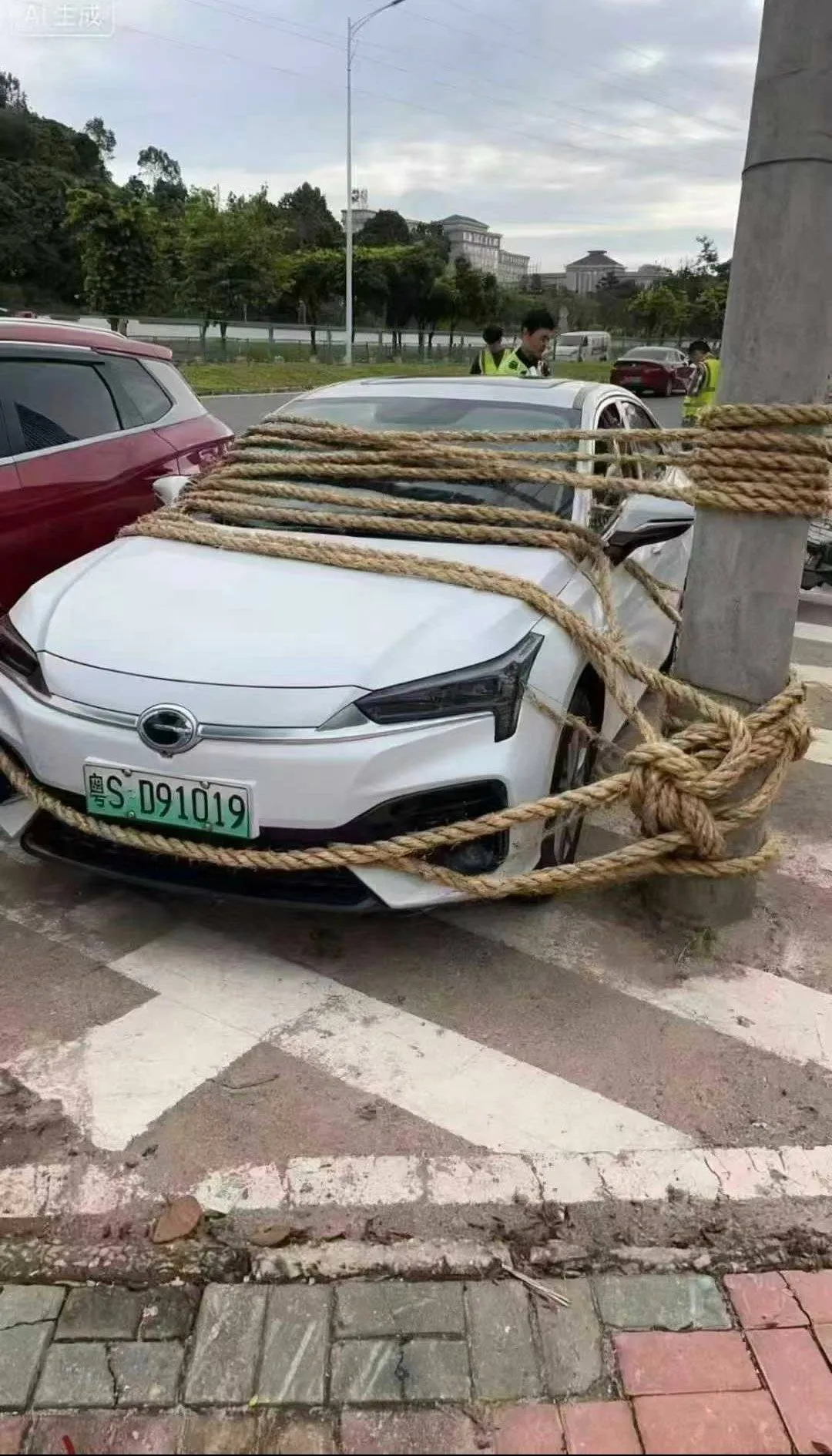 Super Tyfoon Ragasa nam het op tegen luxe hotel in Hong Kong en won