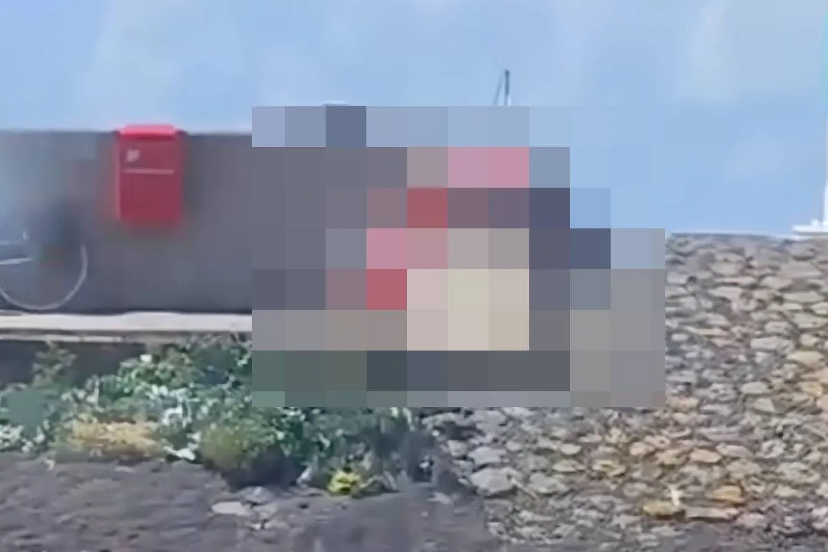 thumb_vk_Opmerkelijke_beelden_Ajacied_in_de_spits_weet_wel_te_scoren