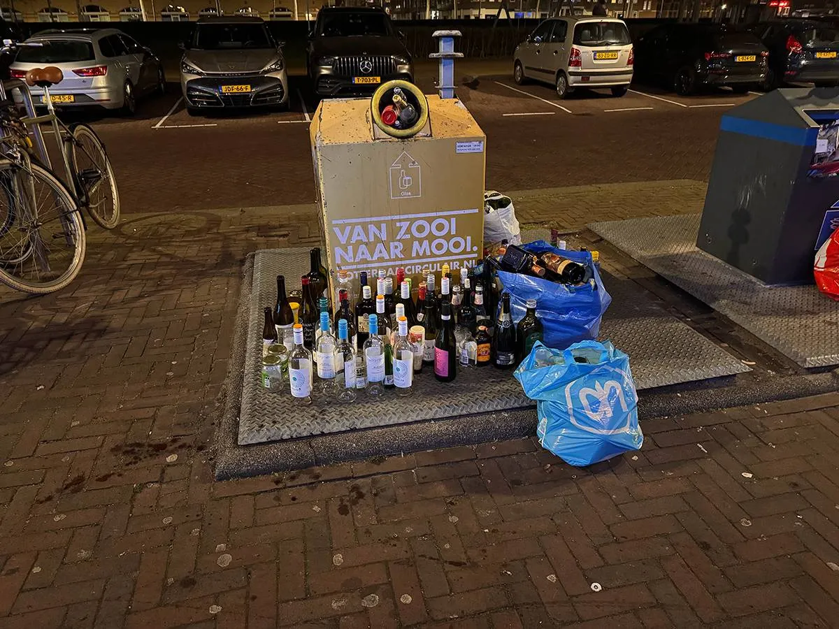 picture_vk_Afval_door_winterse_weer_niet_opgehaald_en_Rotterdam_is_een_grote_vuilnisbelt_01