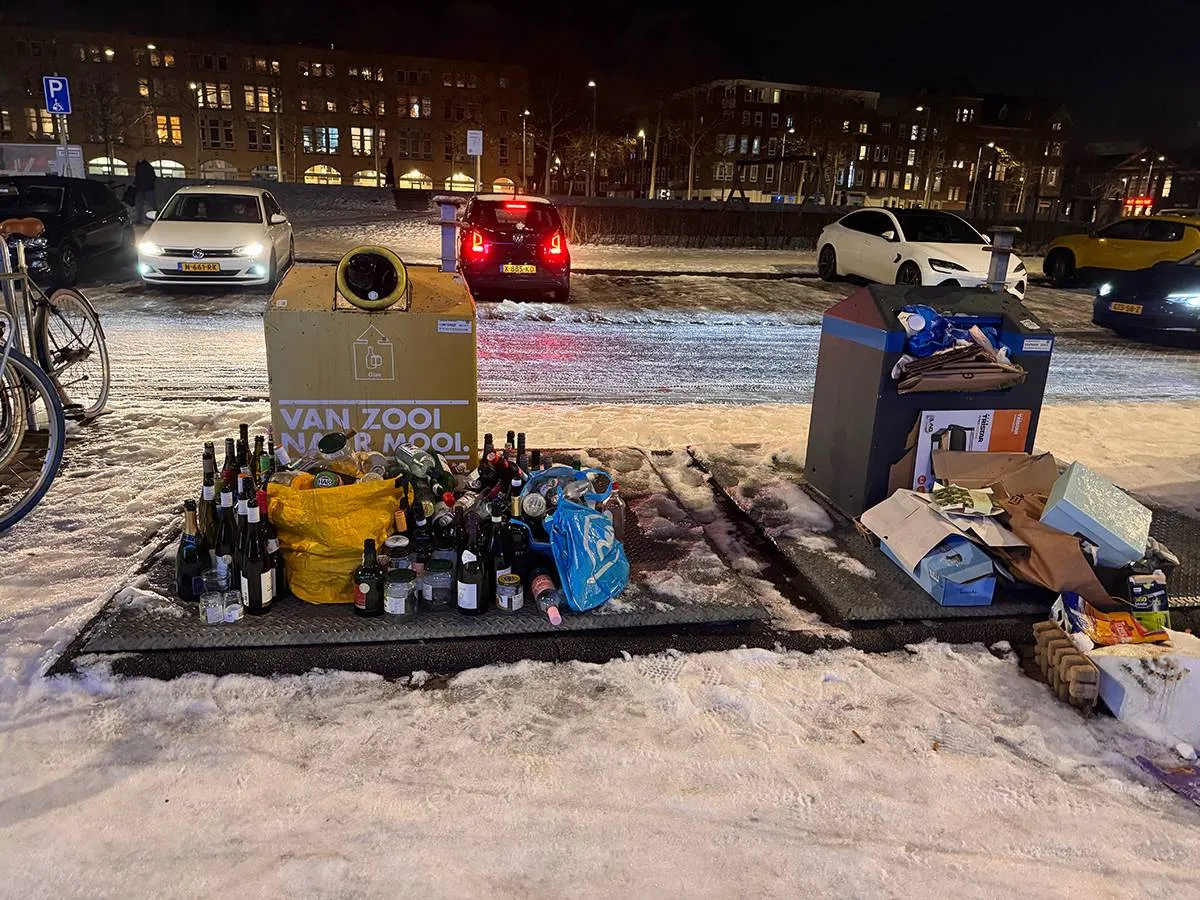 picture_vk_Afval_door_winterse_weer_niet_opgehaald_en_Rotterdam_is_een_grote_vuilnisbelt_02