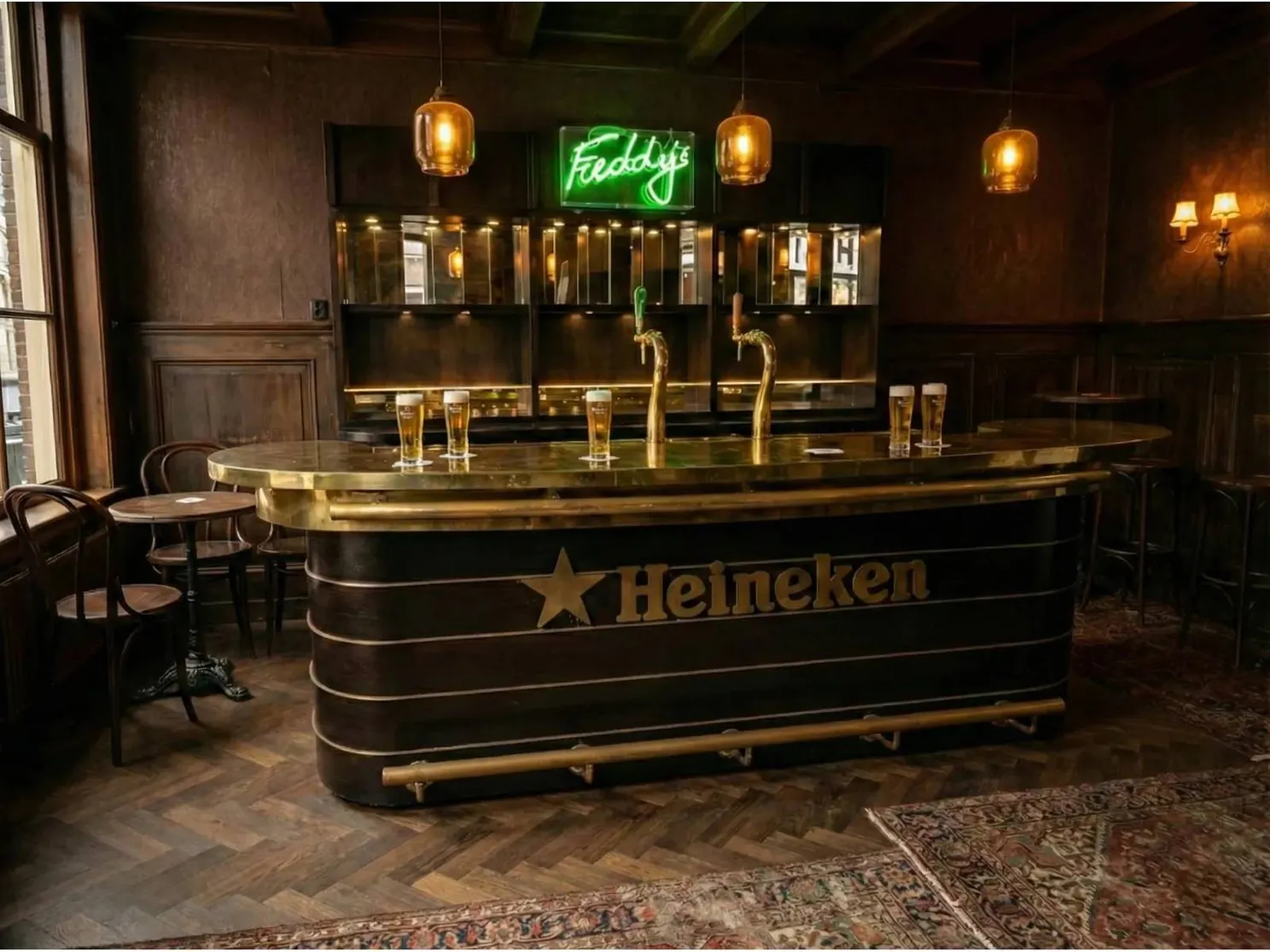 Iconische Heineken-bar uit Hotel De L’Europe Amsterdam onder de hamer: startbod €5.000