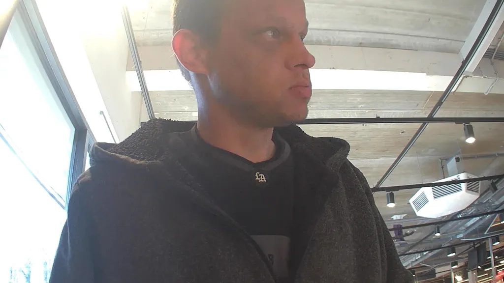 Politie slaat groot alarm: ontsnapte TBS’er Anne Dijkstra (41) spoorloos en dringend gezocht