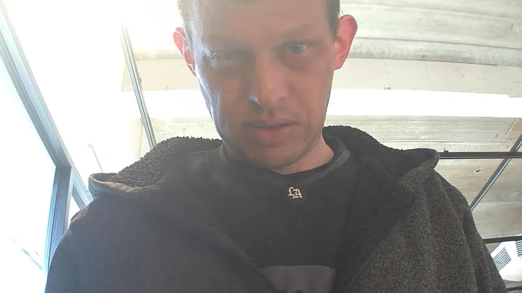 Politie slaat groot alarm: ontsnapte TBS’er Anne Dijkstra (41) spoorloos en dringend gezocht