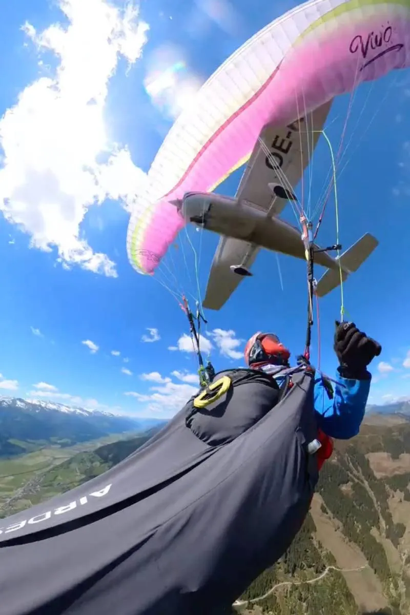 Deze is echt leip: paraglider overleeft botsing met Cessna in de lucht