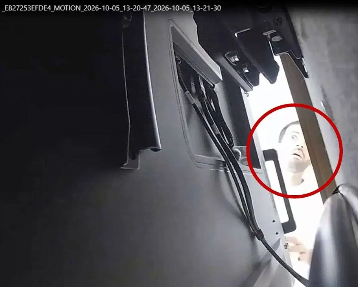 FBI arresteert OpenAI-medewerker na bizarre ontdekking achter televisie in directiekamer