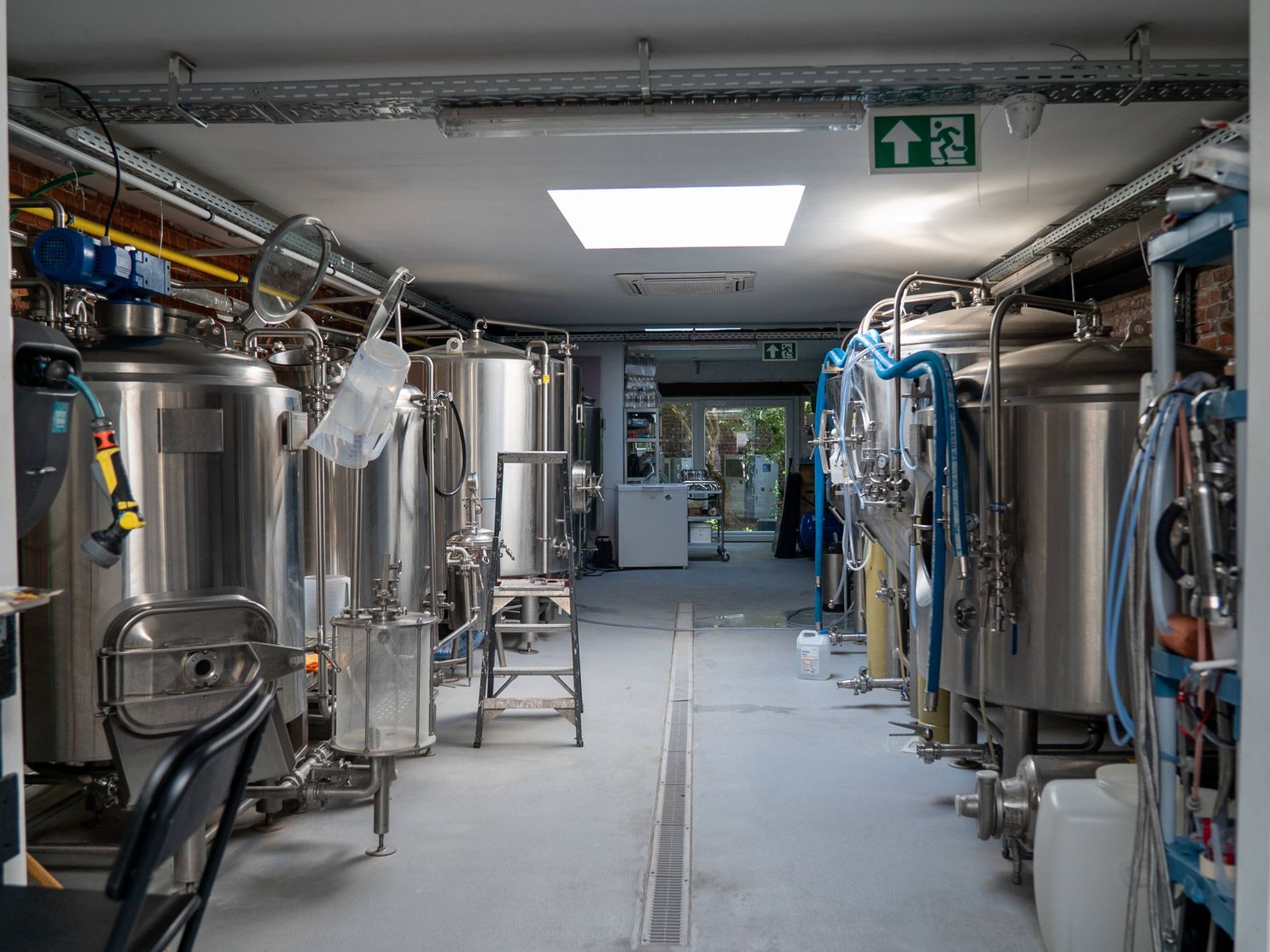 Distilleerderij Donderdag: Tipsy Tribe maakt whisky voor bij bier