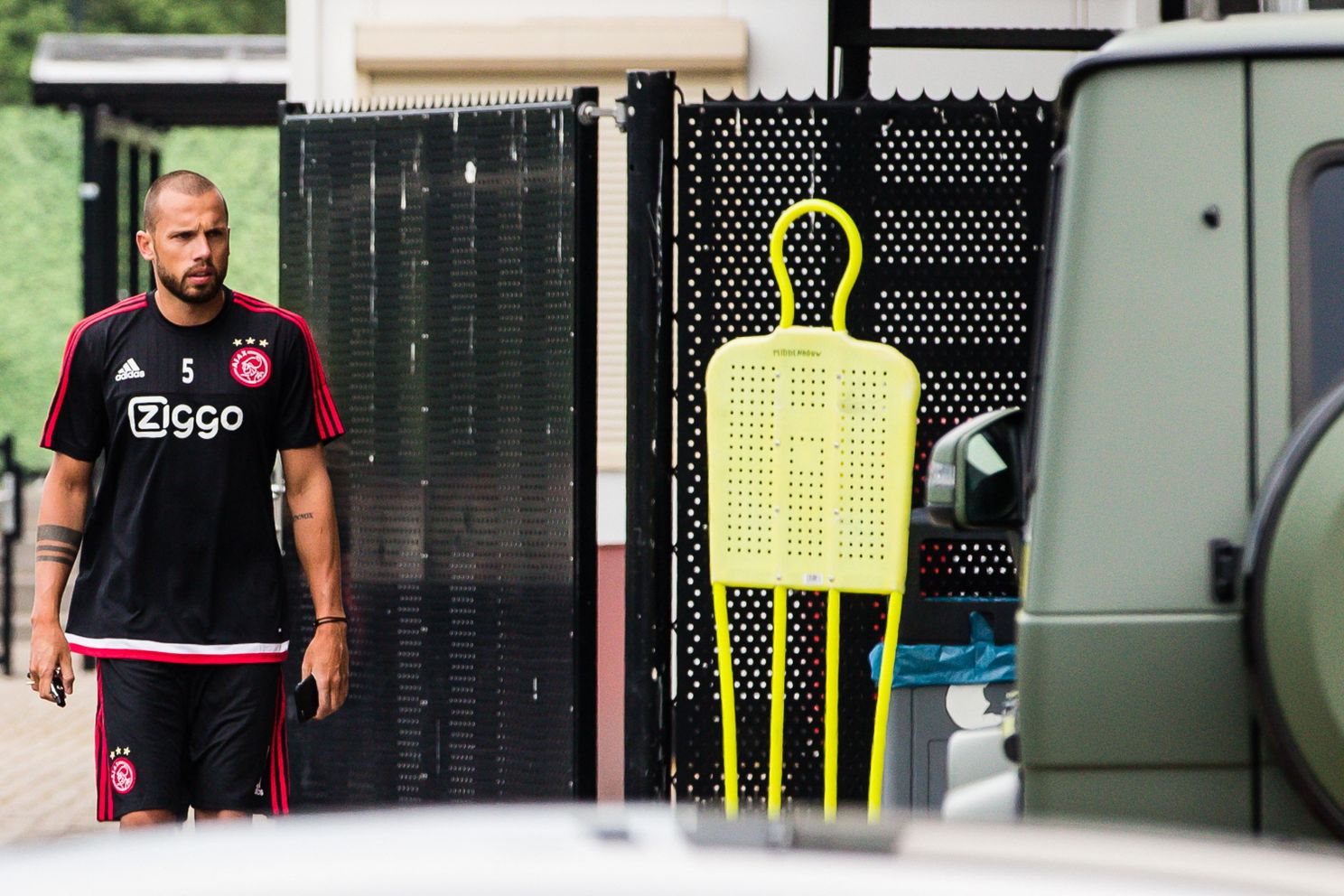 Foto's: Heitinga trekt Ajax-trainingsshirt aan