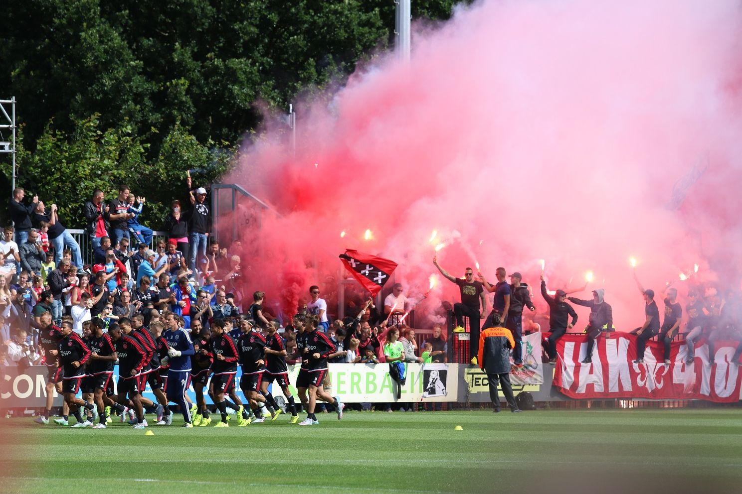 Foto's: Selectie en fans hebben elkaar gemist