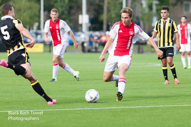 Foto's: Valse start voor Ajax A1 tegen Vitesse