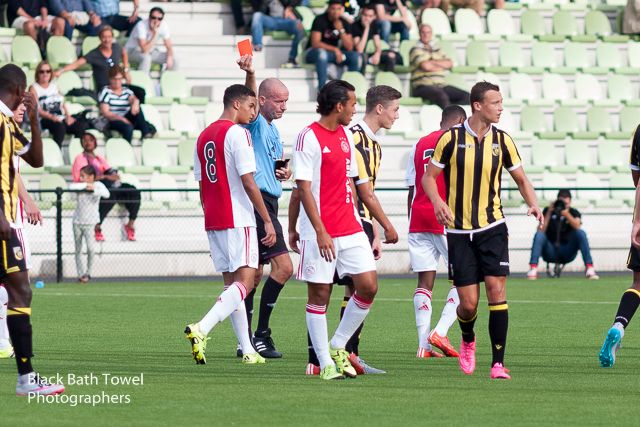 Foto's: Valse start voor Ajax A1 tegen Vitesse