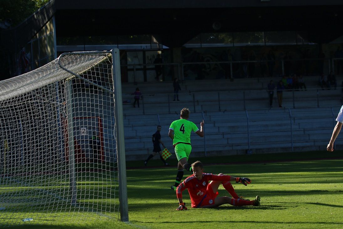 Overwinning Ajax A1 op Schalke in beeld
