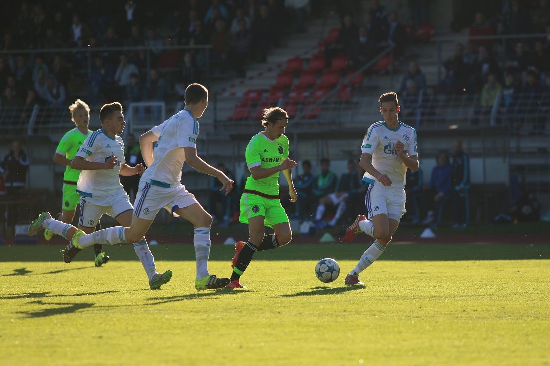 Overwinning Ajax A1 op Schalke in beeld