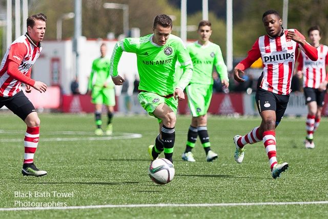 PSV B1 is Ajax in Amsterdam de baas