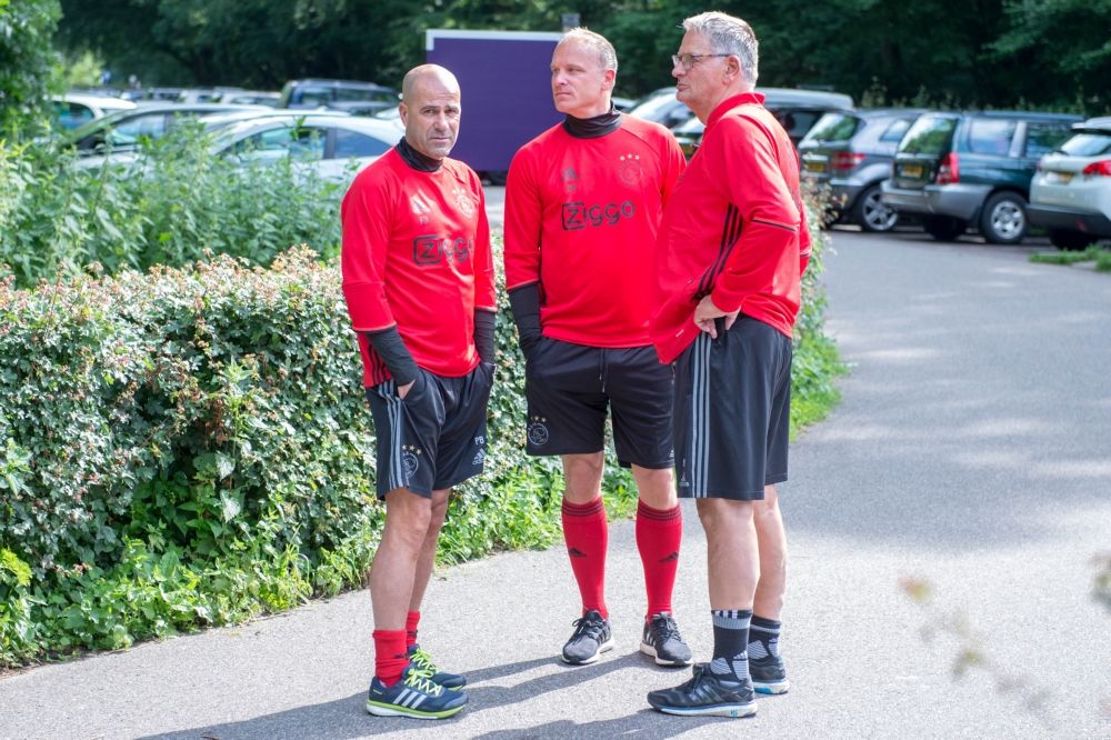 Foto's: Ajax-selectie aan de bak bij bosloop