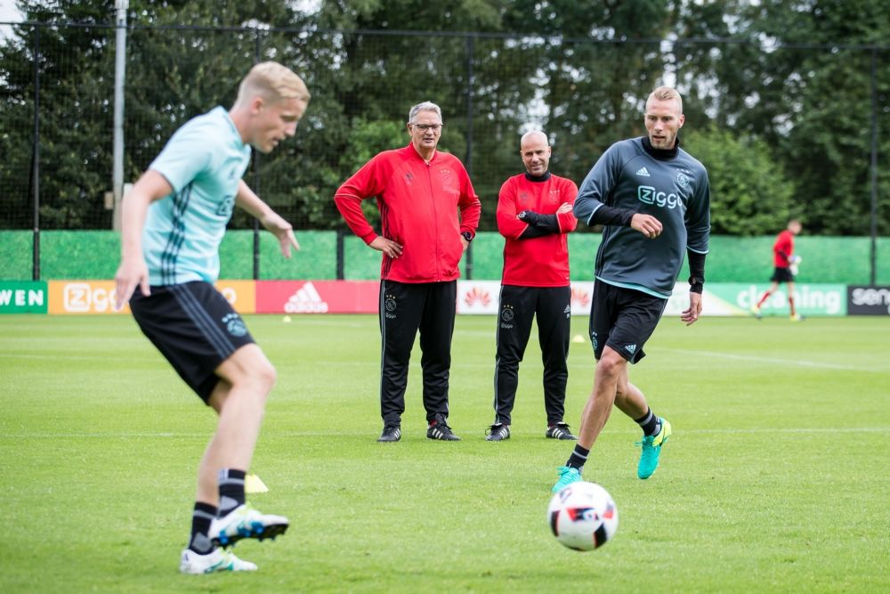 Beeldverslag: Eerste veldtraining onder Bosz