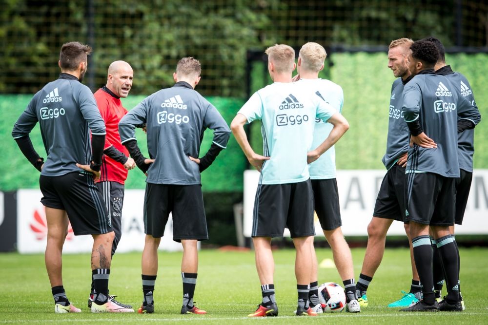 Beeldverslag: Eerste veldtraining onder Bosz