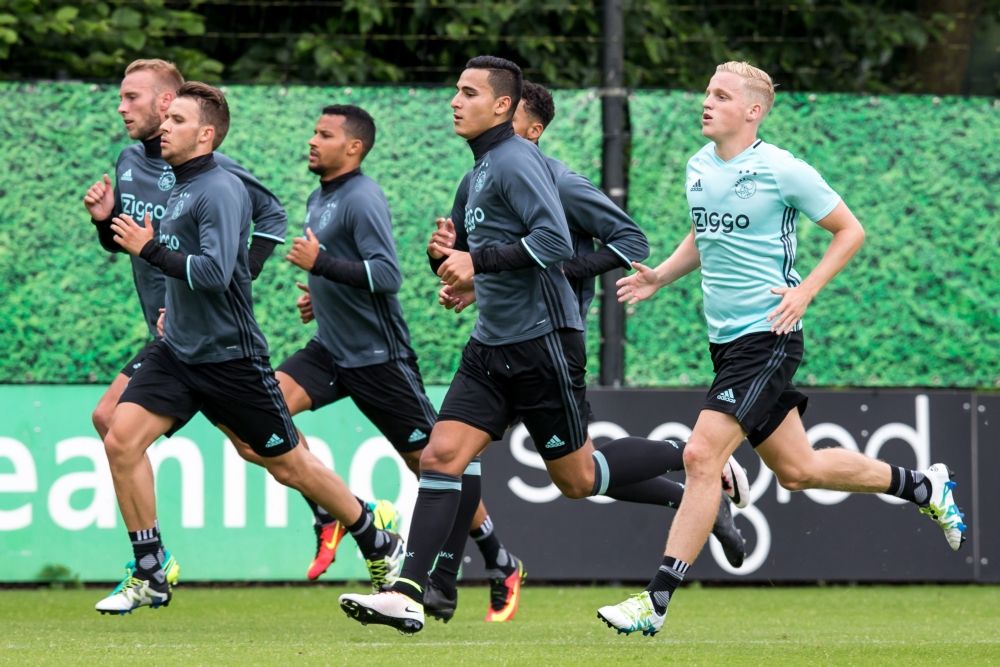 Beeldverslag: Eerste veldtraining onder Bosz