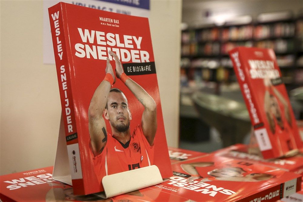 Boekpresentatie Sneijder: ‘Hij was zijn tas al aan het inpakken’