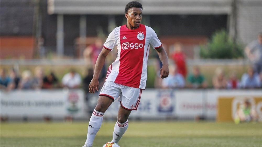 PS: Backs Martínez en Dest imponeren