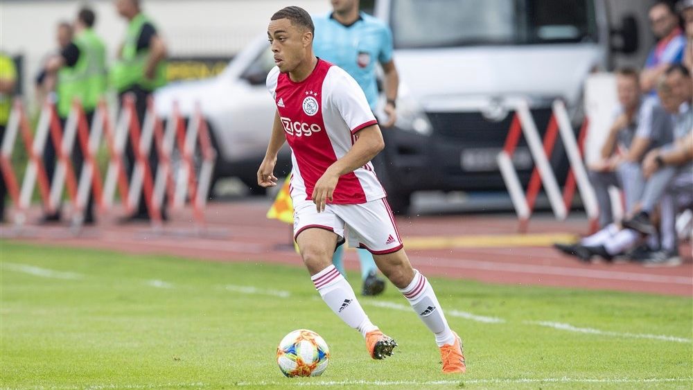 PS: Ten Hag houdt Ajax-speelwijze intact